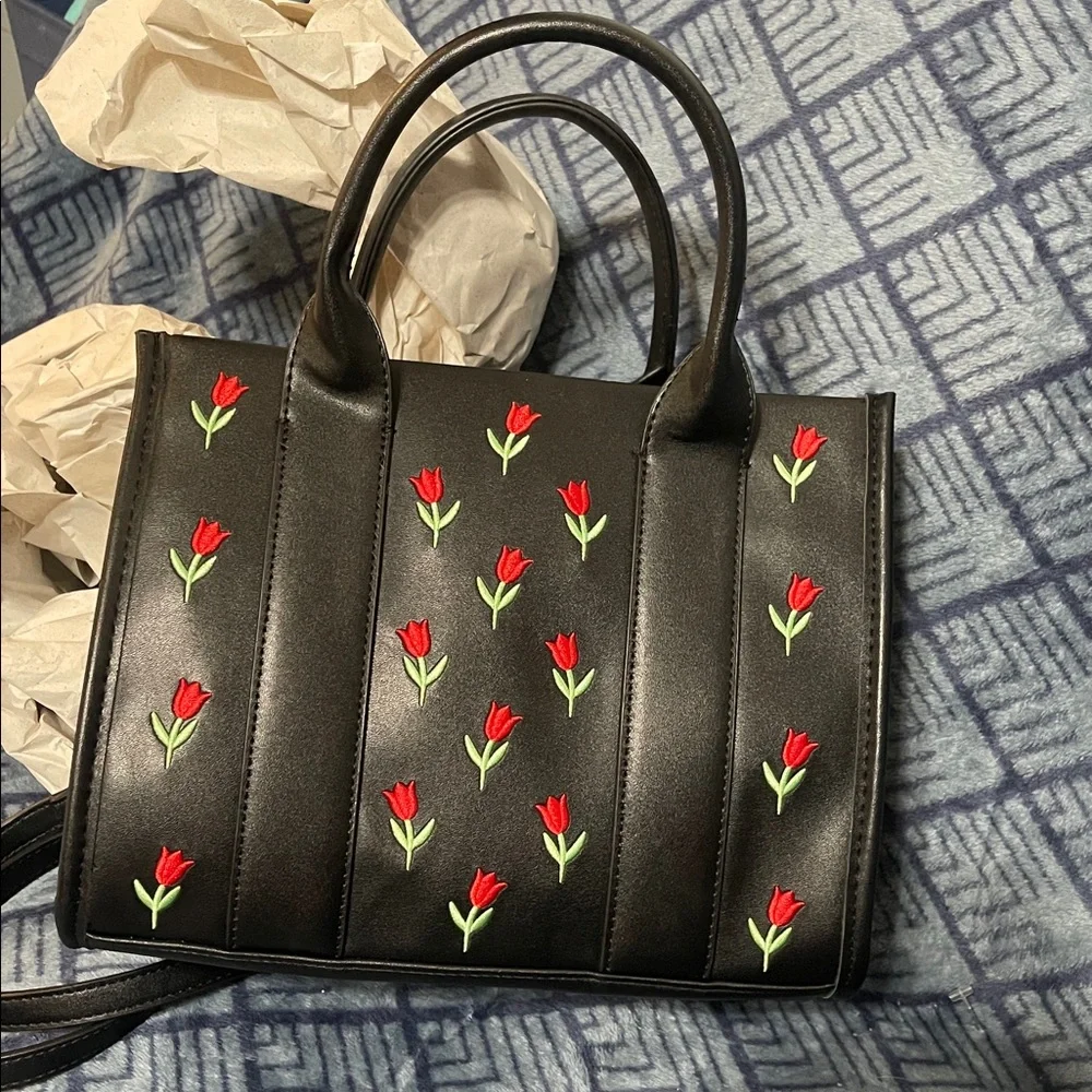 NWT Betsey Johnson 🌷 Tulip 🌷Floral Embroidered Black Handbag - Picture 6 of 13